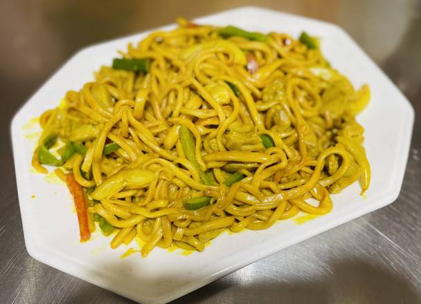 F9.1 Curry Chicken Chow Mein (Spicy) - 咖喱雞肉炒麵(辣)